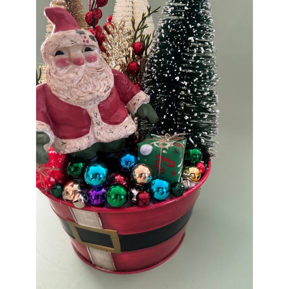 Price Reduced Festive Christmas Assemblage With a Jolly Santa - Picture 4 of 8
